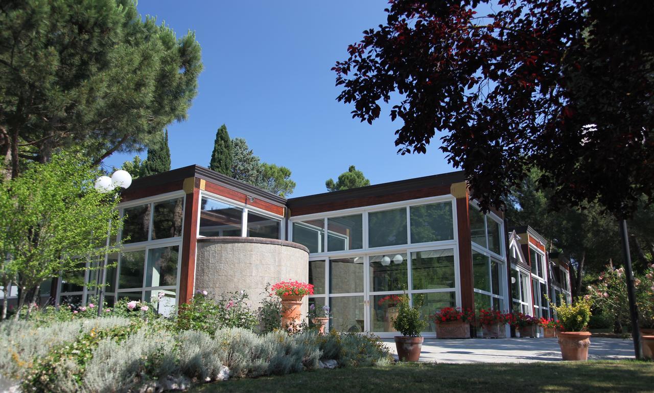 Albergo Ristorante Da Domenico 몬테 산 사비노 외부 사진