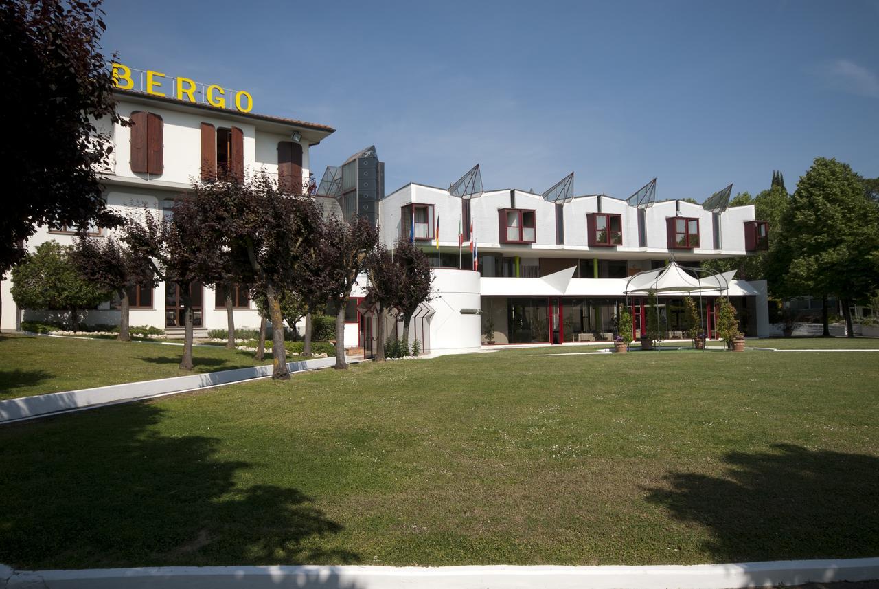 Albergo Ristorante Da Domenico 몬테 산 사비노 외부 사진